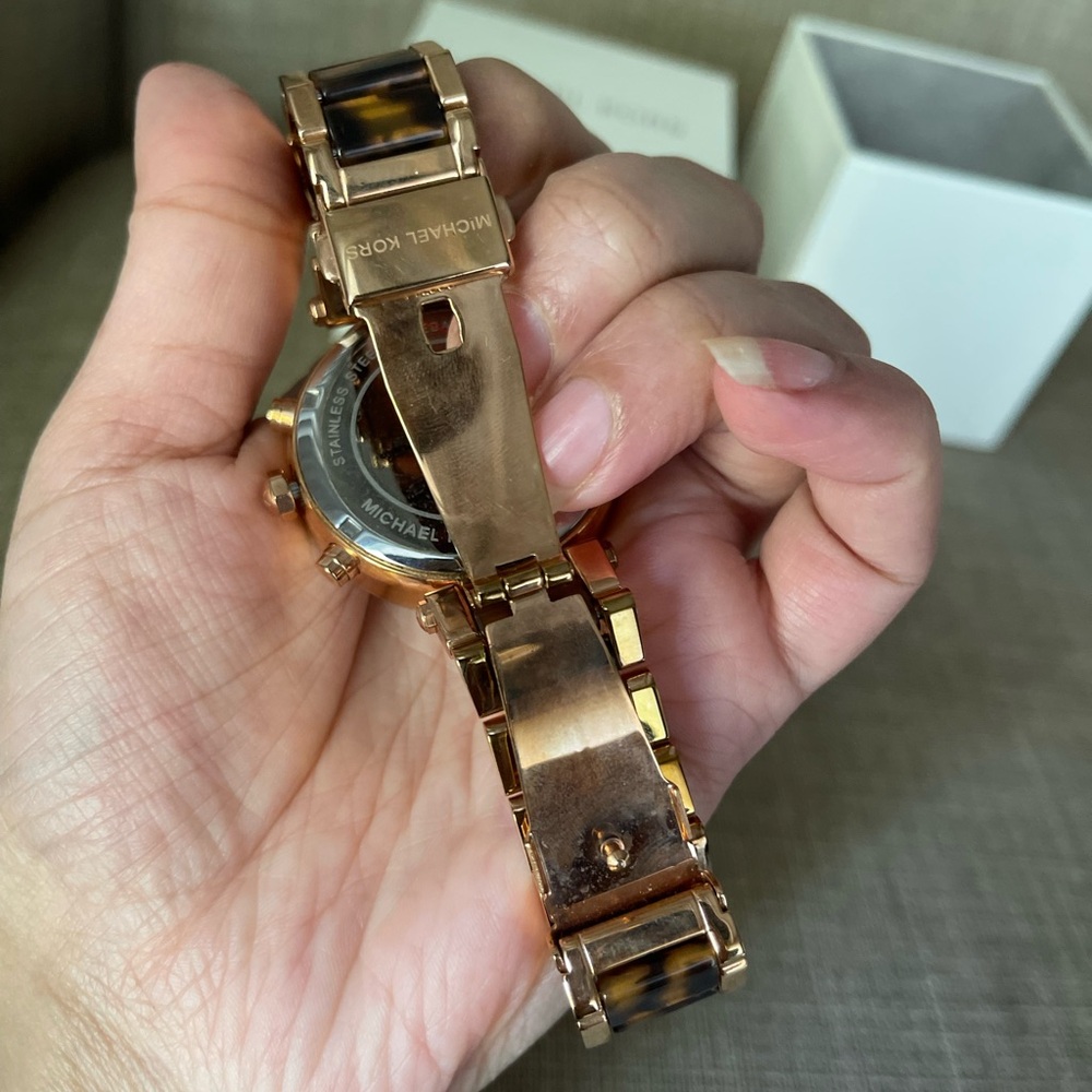 Authentic Michael kor women watch - Picture 5 of 6